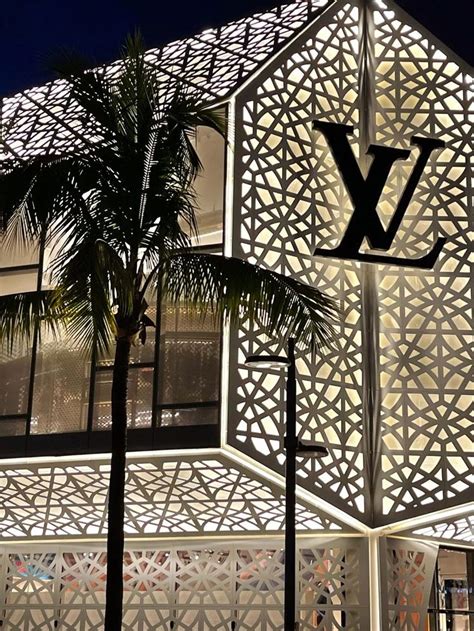 louis vuitton installation|Marcel Wanders wraps Louis Vuitton Miami store in diamond .